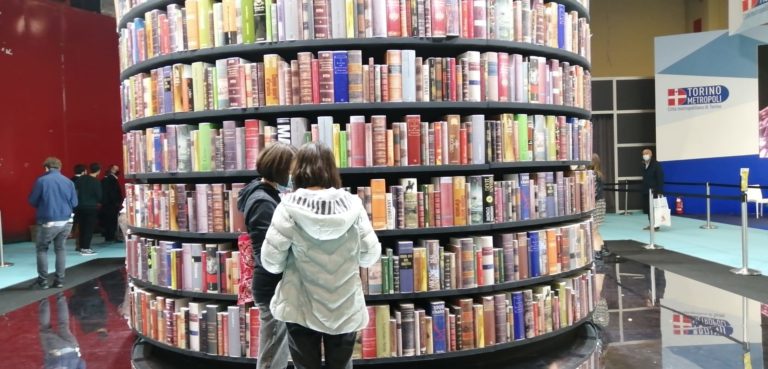 Salone del libro 2021 e sostenibilità: piccoli cambiamenti. La strada è quella giusta ma è arrivato il momento di osare