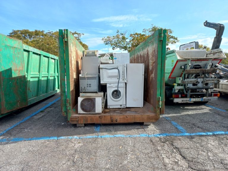 Roma, recuperate 240 tonnellate di rifiuti ingombranti per “Il tuo quartiere non è una discarica”