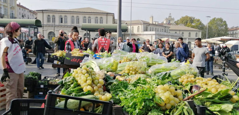 Torino. A Porta Palazzo salvati e ridistribuiti 353.000 kg di frutta e verdura con RePoPP