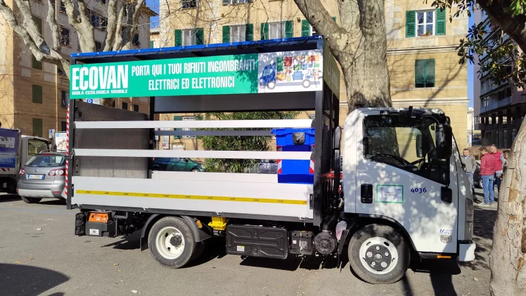 Genova, grazie agli Ecovan calano del 50% i rifiuti abbandonati