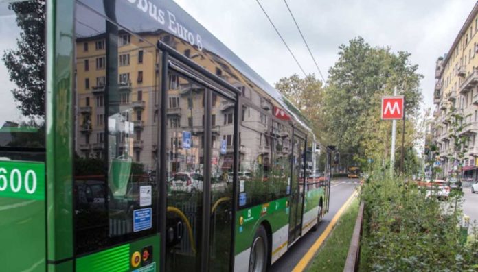 Milano linee filoviarie piazze urbane